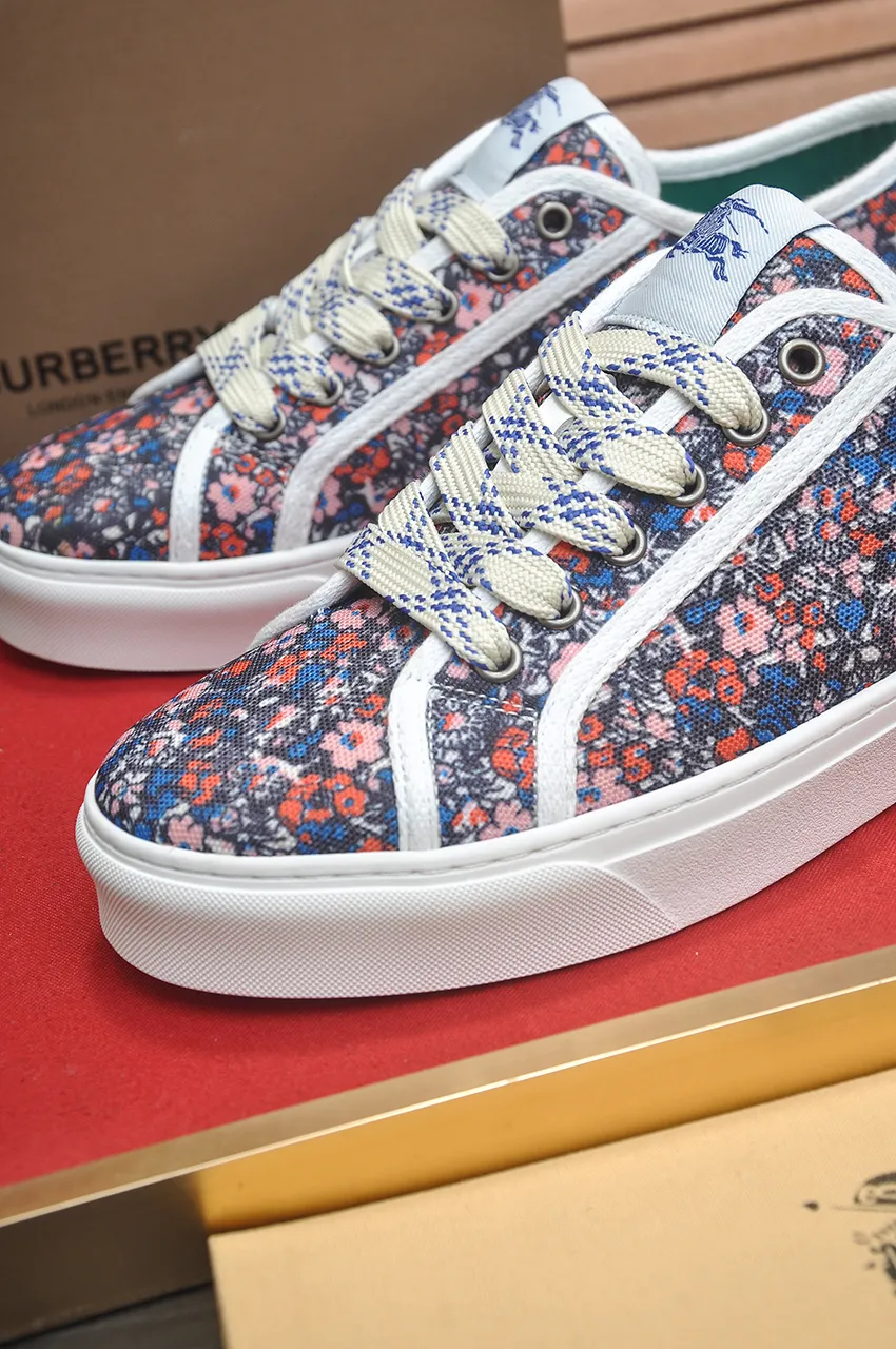 Men's shoes💰460💶【Burberry】Classic low-top sneakers｜Imported cowhide with classic plaid fabric｜Cow leather lining｜Original outsole｜Fine workmanship and comfortable to wear Size: 38-44 (customized at 45)
